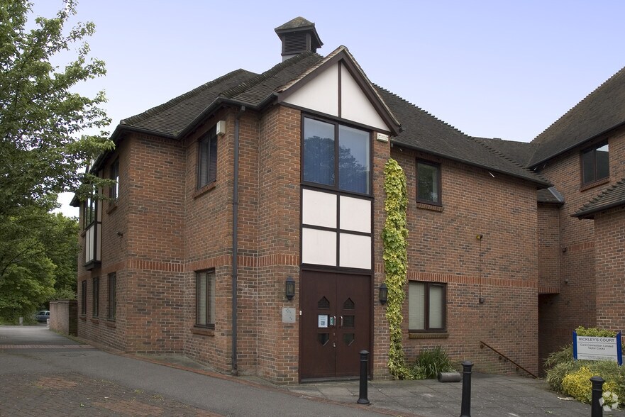 South St, Farnham, GU9 7QQ UK