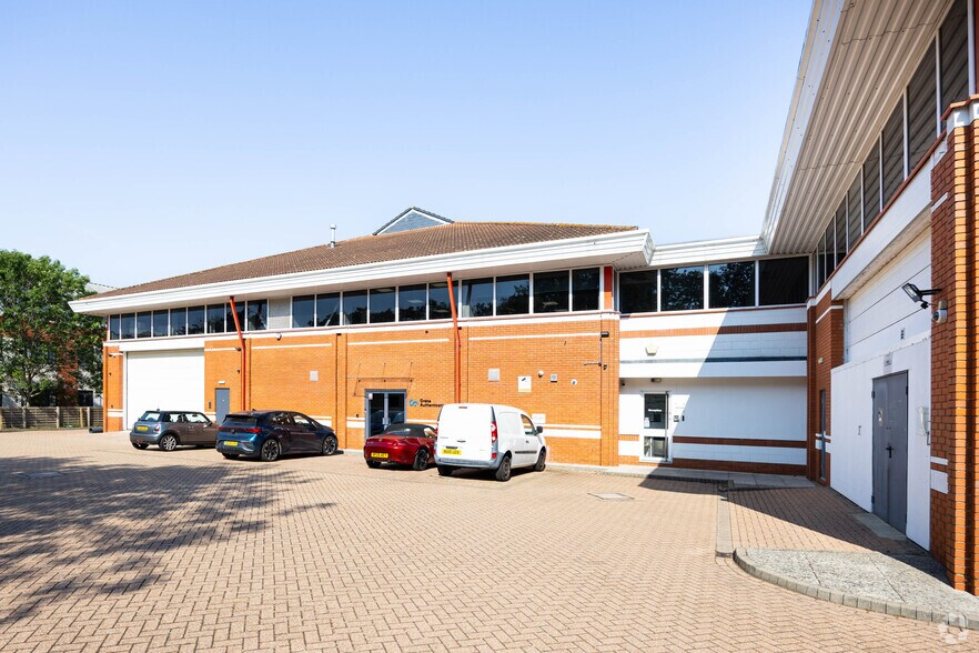 Crockford Ln, Chineham to rent - Building Photo - Image 3 of 3