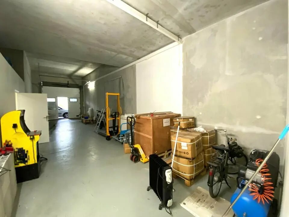 Location Entrepôt 115 m² - Photo 1