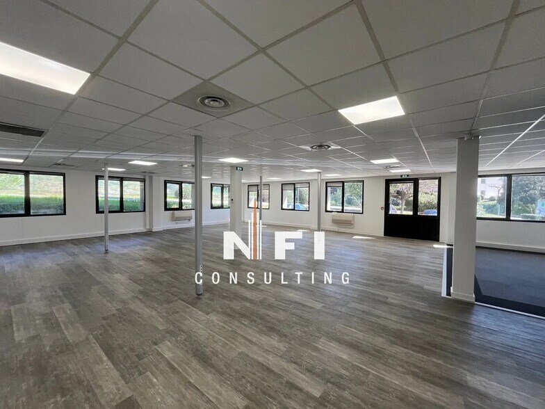 Office in Valbonne to rent - Building Photo - Image 2 of 6