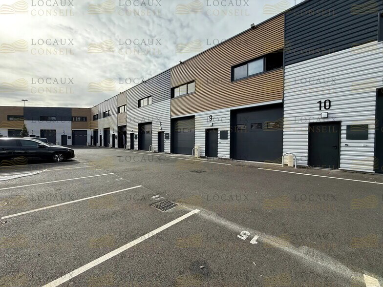 Light Industrial in Épinay-sur-Seine to rent - Building Photo - Image 3 of 3