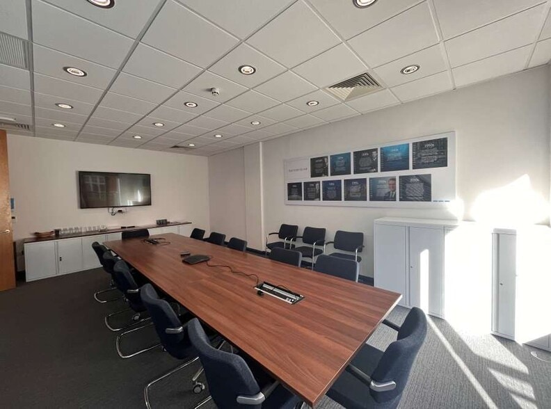 24-26 Adelaide St, Belfast for sale - Interior Photo - Image 2 of 5