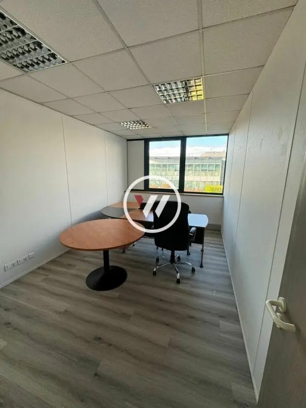 Office in Roissy-en-France to rent Interior Photo- Image 1 of 8