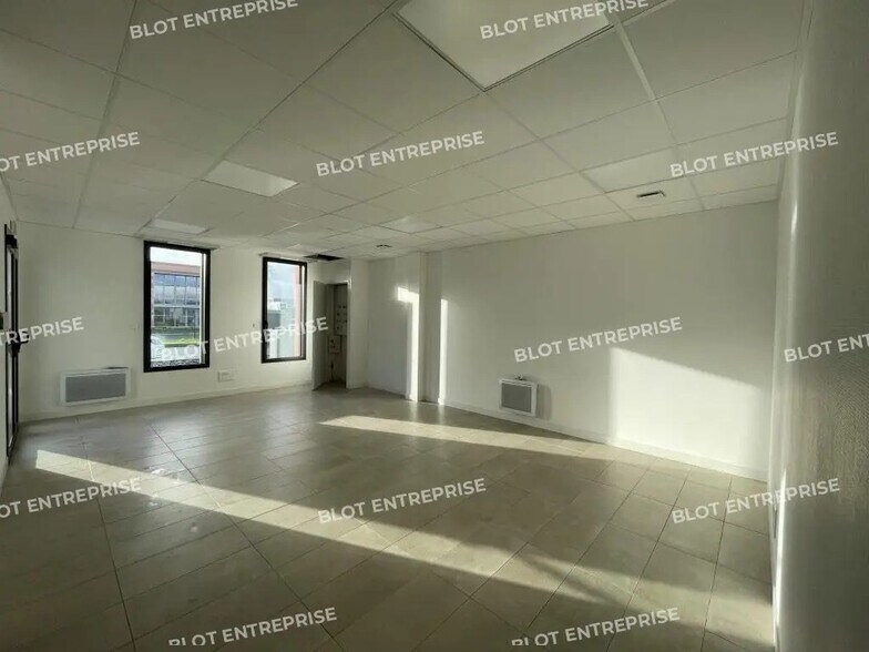Office in Saint-Herblain to rent - Interior Photo - Image 2 of 4