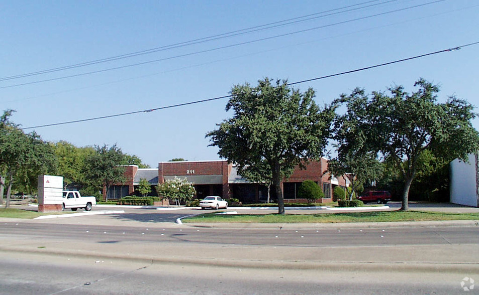 211 W Pleasant Run Rd, Lancaster, TX for sale - Building Photo - Image 2 of 55