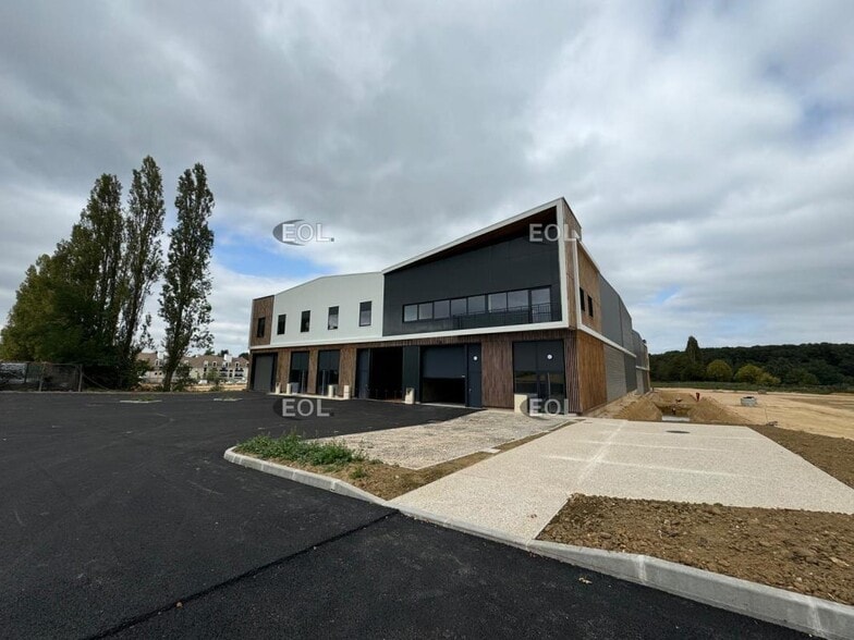 Light Industrial in Plaisir for sale - Building Photo - Image 2 of 9