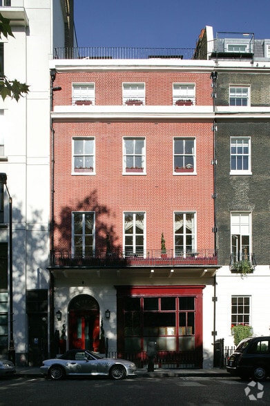 28 Berkeley Sq, London to rent - Primary Photo - Image 1 of 2