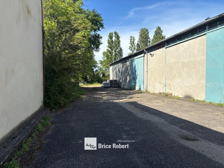 Light Industrial in Decines Charpieu for sale - Building Photo - Image 2 of 6
