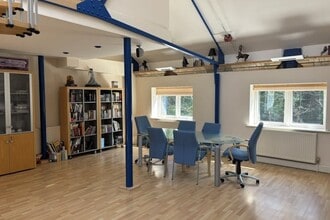 Bourne Valley Rd, Poole to rent Interior Photo- Image 2 of 5