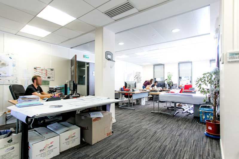 Office in Rueil-Malmaison to rent - Interior Photo - Image 2 of 6