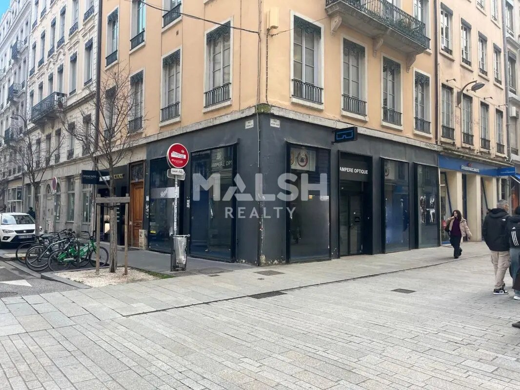 Retail in Lyon to rent Building Photo- Image 1 of 3