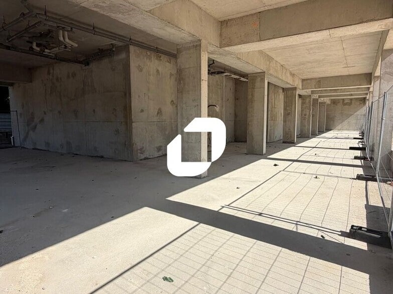 Retail in Neuilly-sur-Marne to rent - Construction Photo - Image 3 of 5