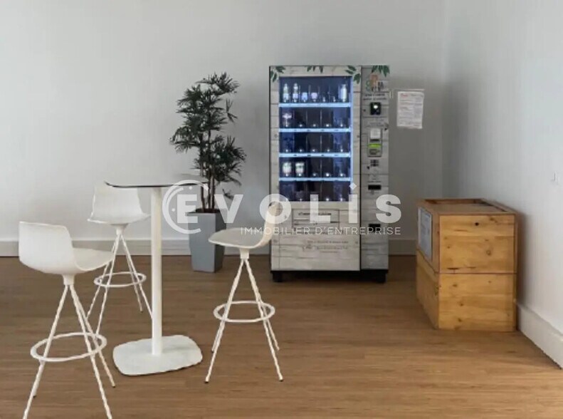 215 Avenue Georges Clemenceau, Nanterre to rent - Interior Photo - Image 3 of 10