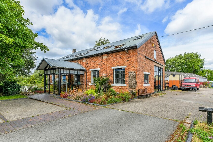 Trent Lock, Nottingham for sale - Primary Photo - Image 1 of 1