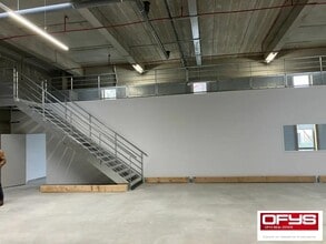 Light Industrial in Lyon to rent Interior Photo- Image 2 of 5