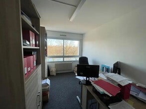 Office in Caluire-et-Cuire to rent Interior Photo- Image 1 of 5