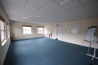 9 High St, Lutterworth for rent Interior Photo- Image 2 of 4