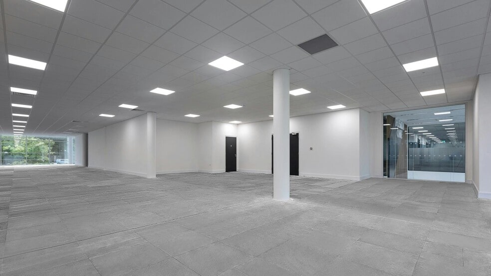 Parkway, Fareham to rent - Interior Photo - Image 2 of 22