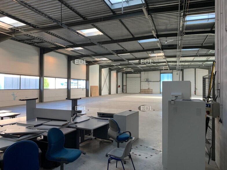Industrial in Chaponnay to rent - Interior Photo - Image 2 of 14