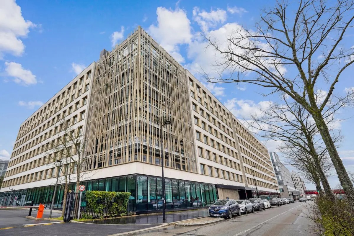 1-3 Rue Stephenson, Montigny-le-Bretonneux to rent Building Photo- Image 1 of 34