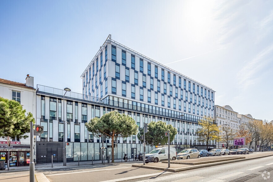 35-45 Avenue De Paris, Villejuif to rent - Building Photo - Image 3 of 3