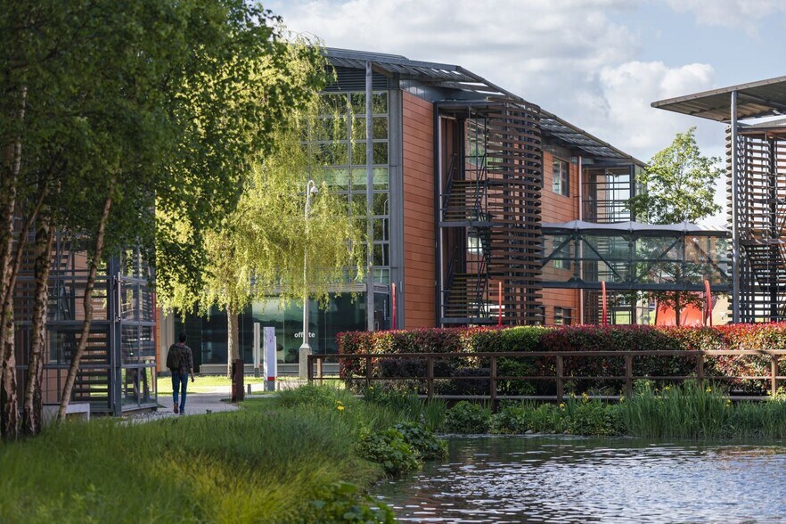 The Connection, Newbury for sale - Primary Photo - Image 1 of 1