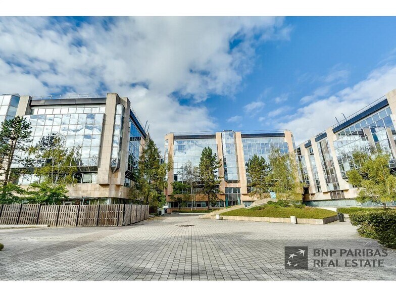 Office in Vélizy-Villacoublay to rent - Building Photo - Image 2 of 10