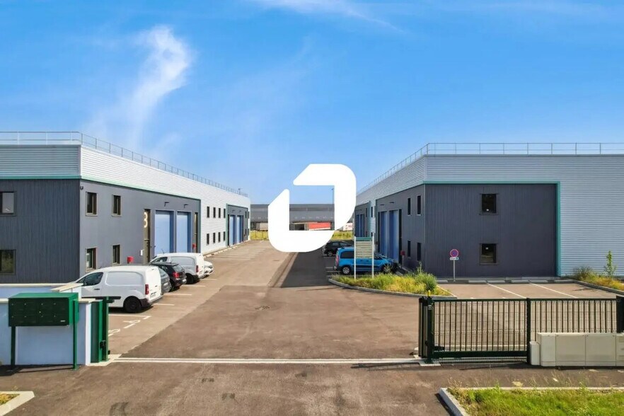 Light Industrial in Saint-Vulbas for sale - Building Photo - Image 3 of 8