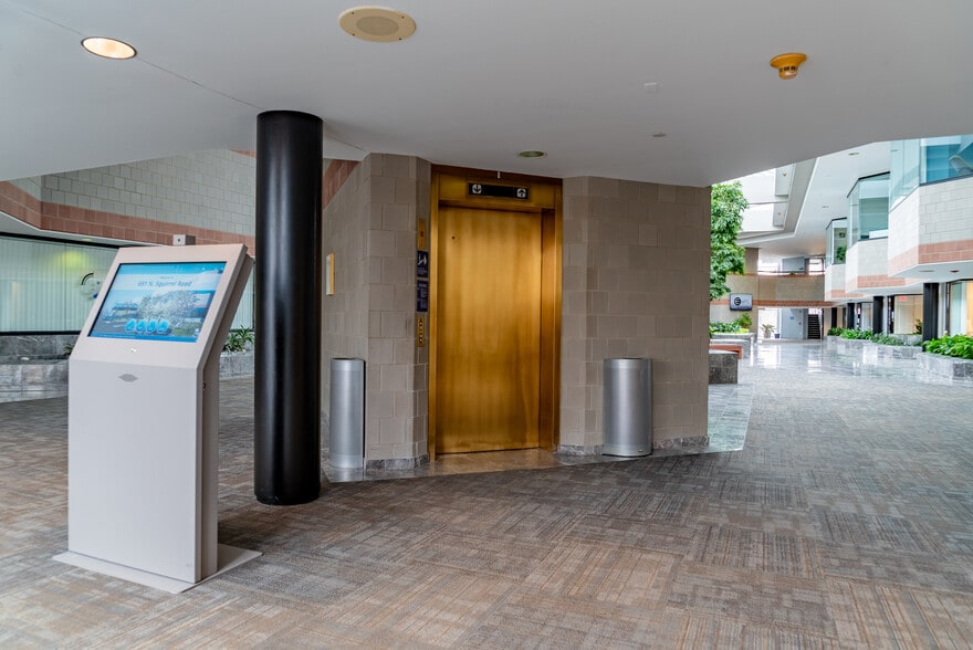 691 N Squirrel Rd, Auburn Hills, MI to rent - Building Photo - Image 3 of 34