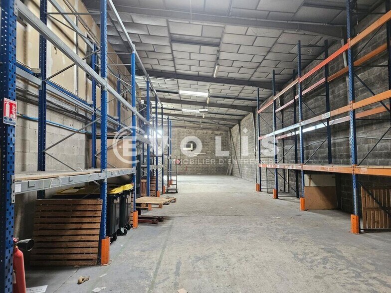 Light Industrial in Morangis to rent - Interior Photo - Image 3 of 10