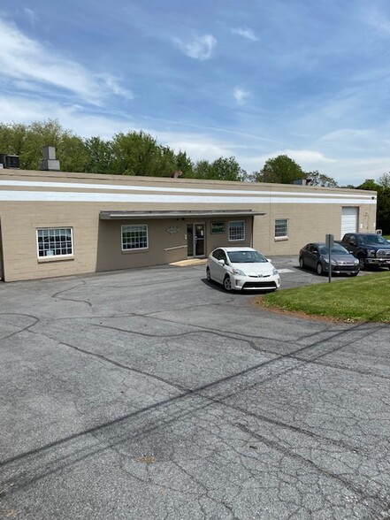 747 Flory Mill Rd, Lancaster, PA for rent - Building Photo - Image 2 of 10