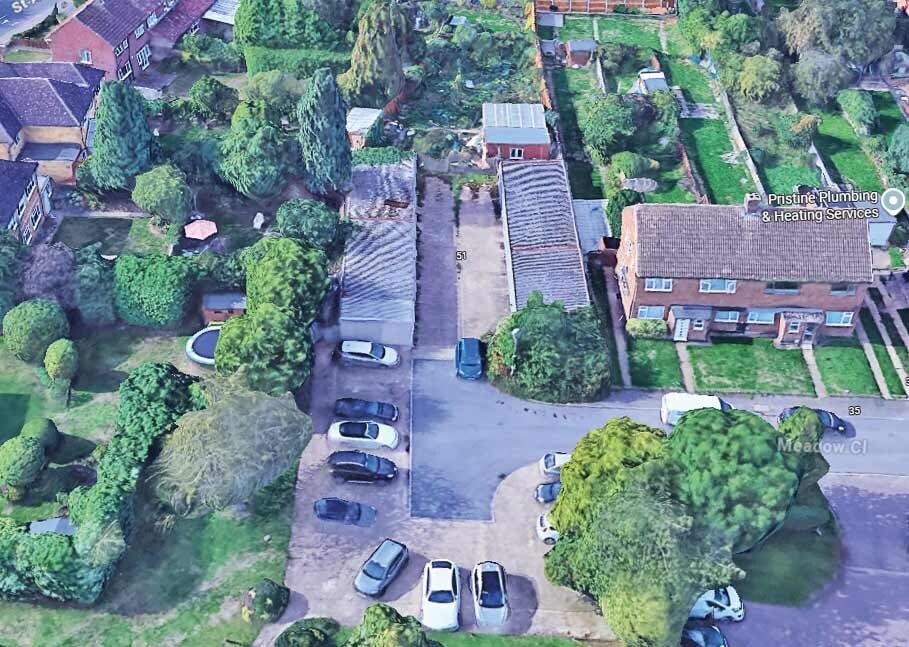 51 Meadow Close, St Albans for sale Primary Photo- Image 1 of 2