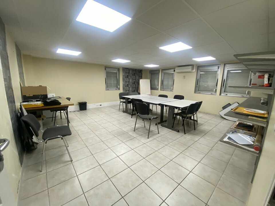 Office in Pantin to rent Interior Photo- Image 1 of 10