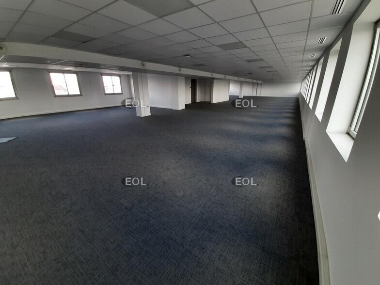 Office in Ivry-sur-Seine to rent - Interior Photo - Image 1 of 1
