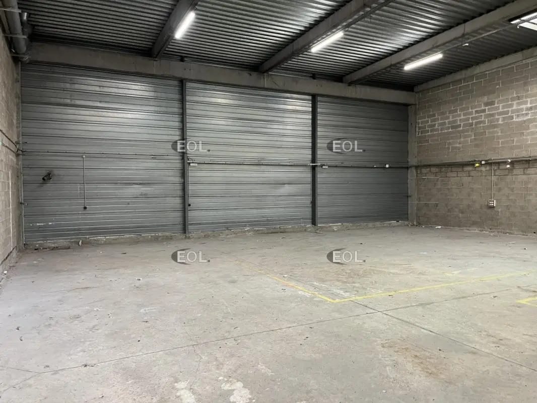 Light Industrial in Bezons to rent Building Photo- Image 1 of 4