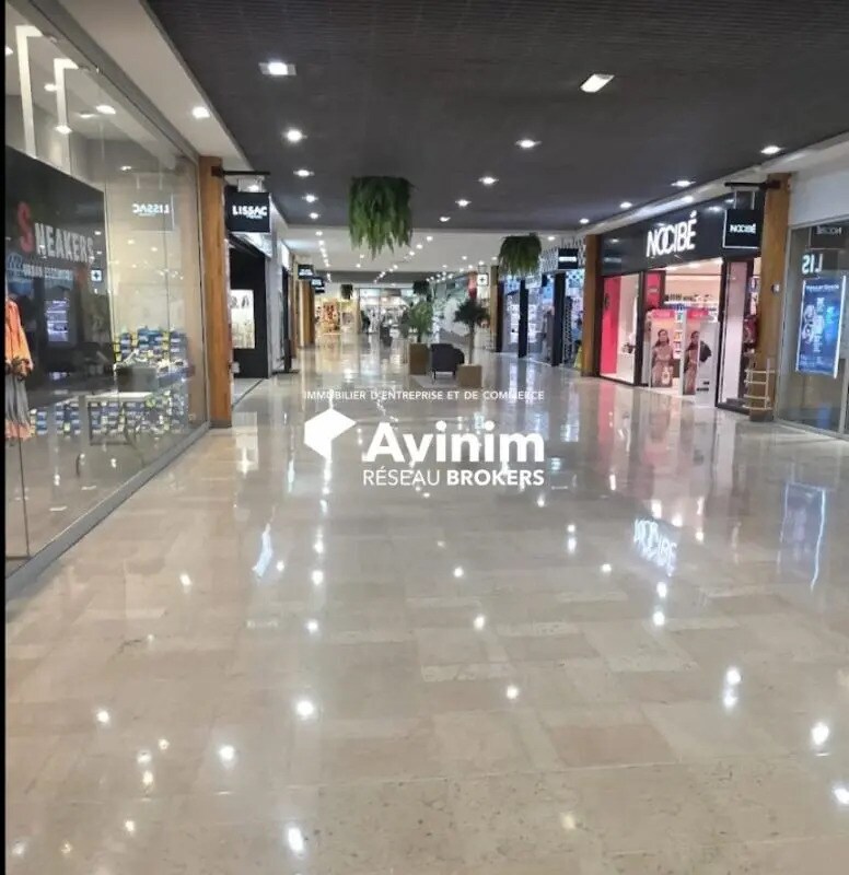 Location Commerce 130 m² - Photo 1
