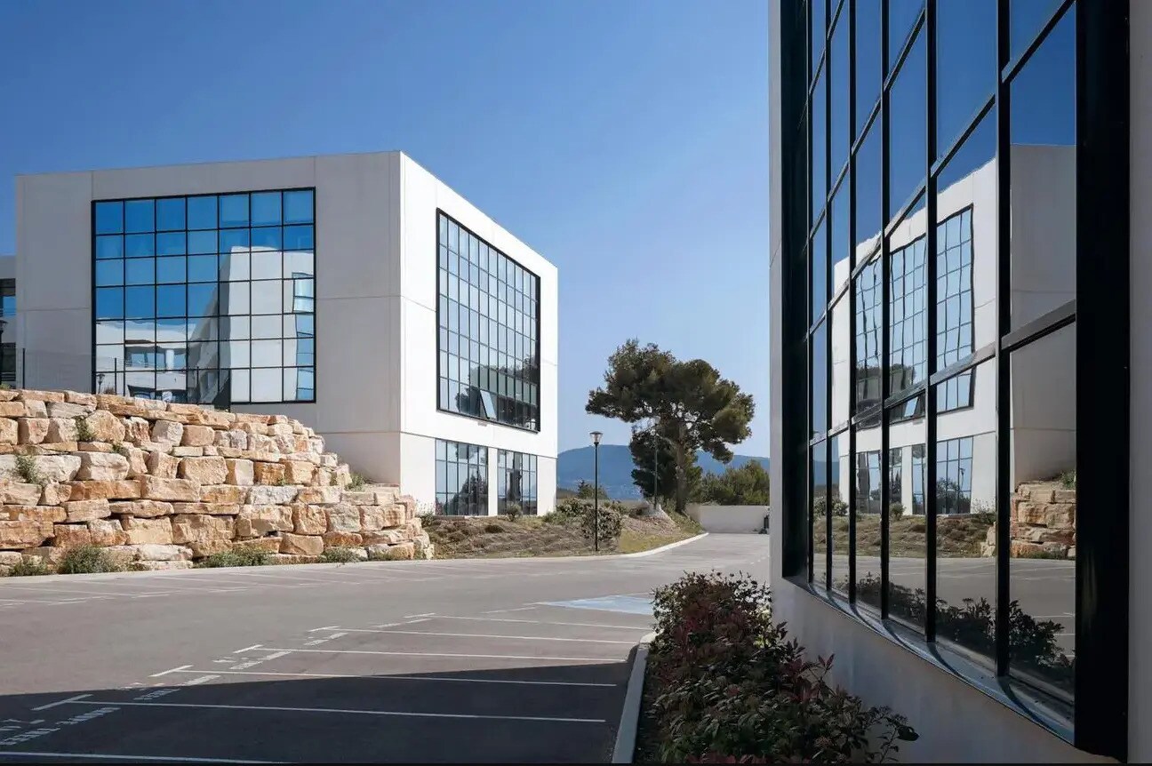 297 Avenue Du Mistral, La Ciotat to rent Building Photo- Image 1 of 5
