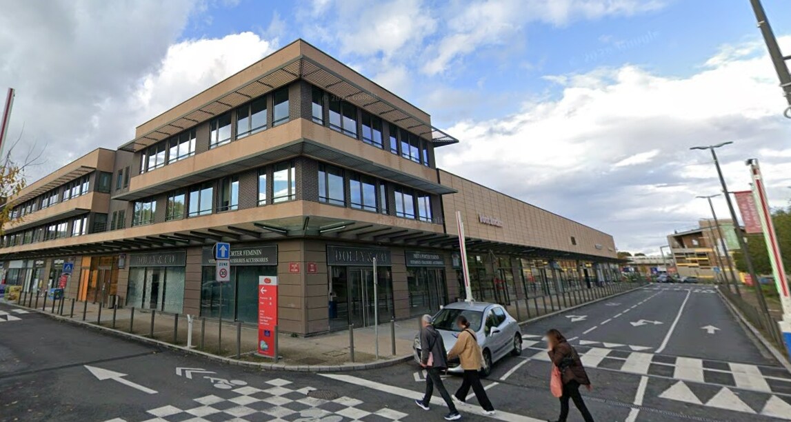 Retail in Fresnes to rent Building Photo- Image 1 of 6