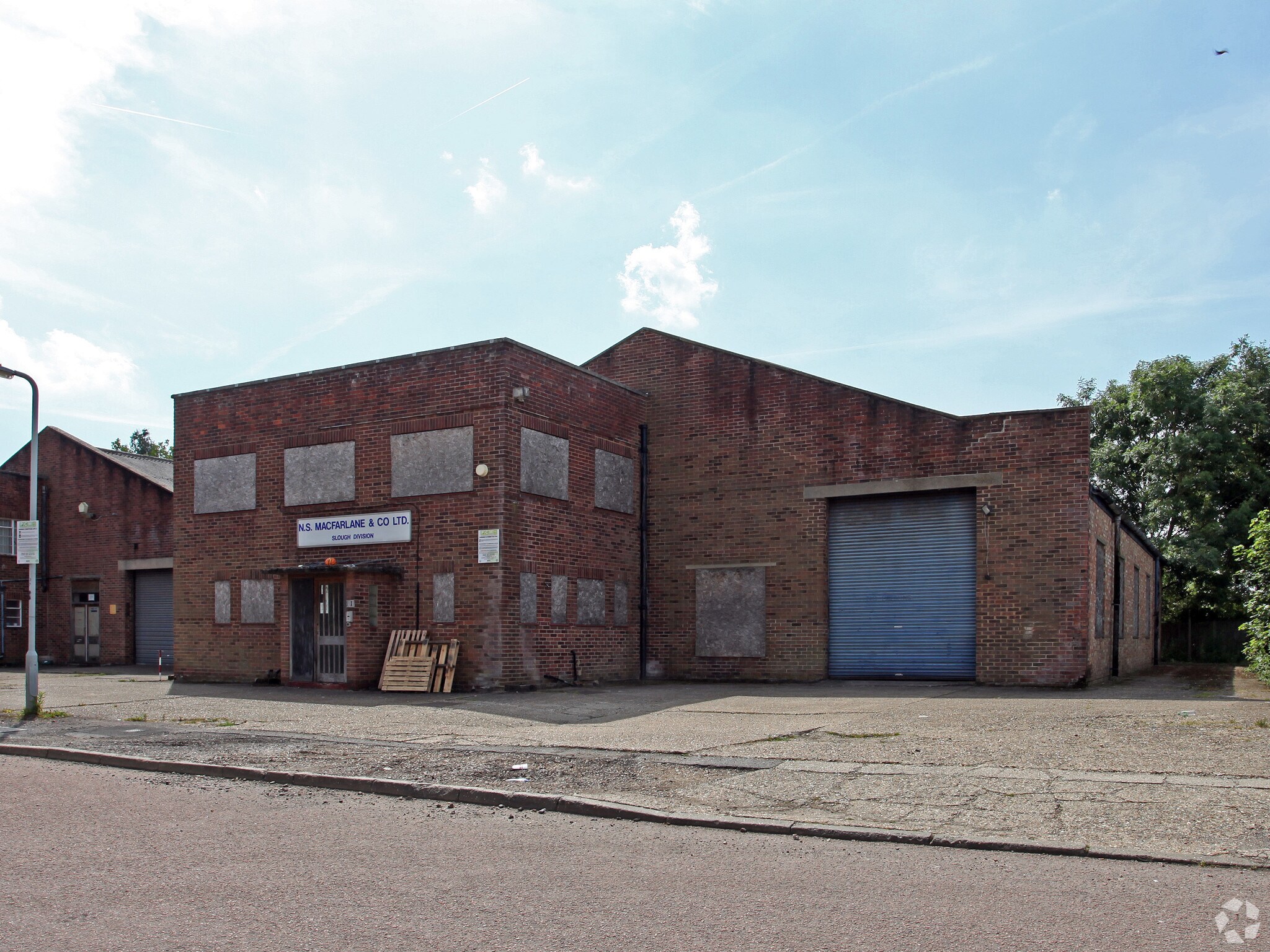 11-12 Wellcroft Rd, Slough to rent Primary Photo- Image 1 of 10