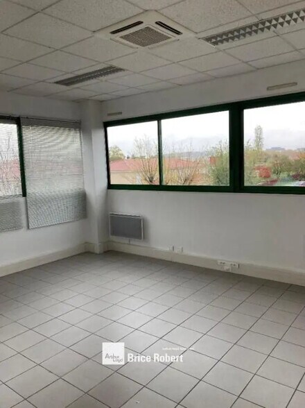 6 Rue Du Dauphiné, Vaulx-en-Velin to rent - Interior Photo - Image 3 of 6