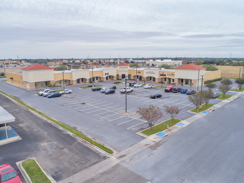 4104-4162 Crosspoint Blvd, Edinburg, TX for rent - Building Photo - Image 1 of 3