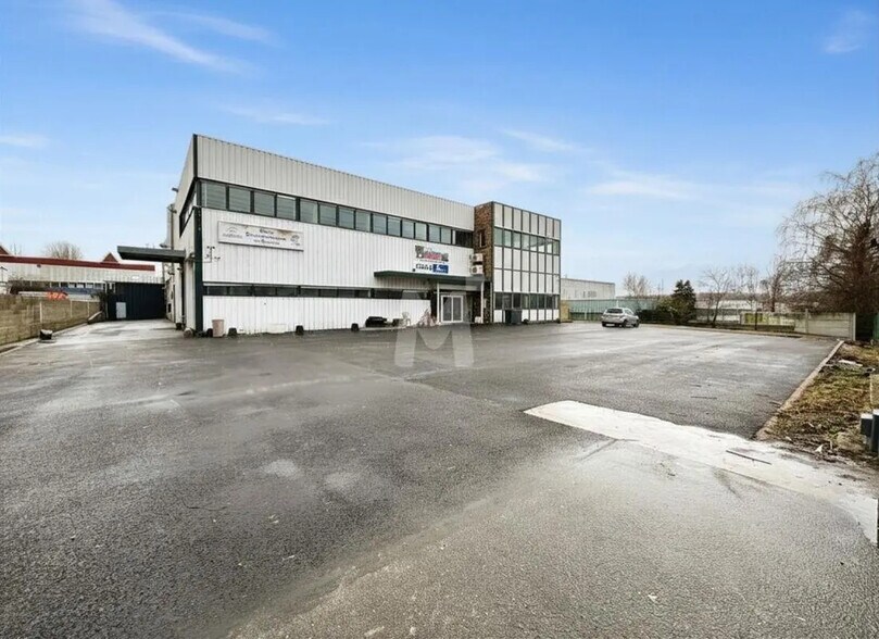 Light Industrial in Palaiseau to rent - Building Photo - Image 1 of 10