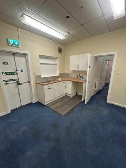 291 Clepington Rd, Dundee to rent - Building Photo - Image 3 of 14