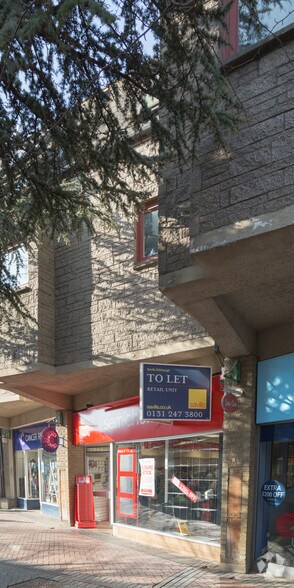 28-58 La Porte Precinct, Grangemouth to rent - Building Photo - Image 3 of 3