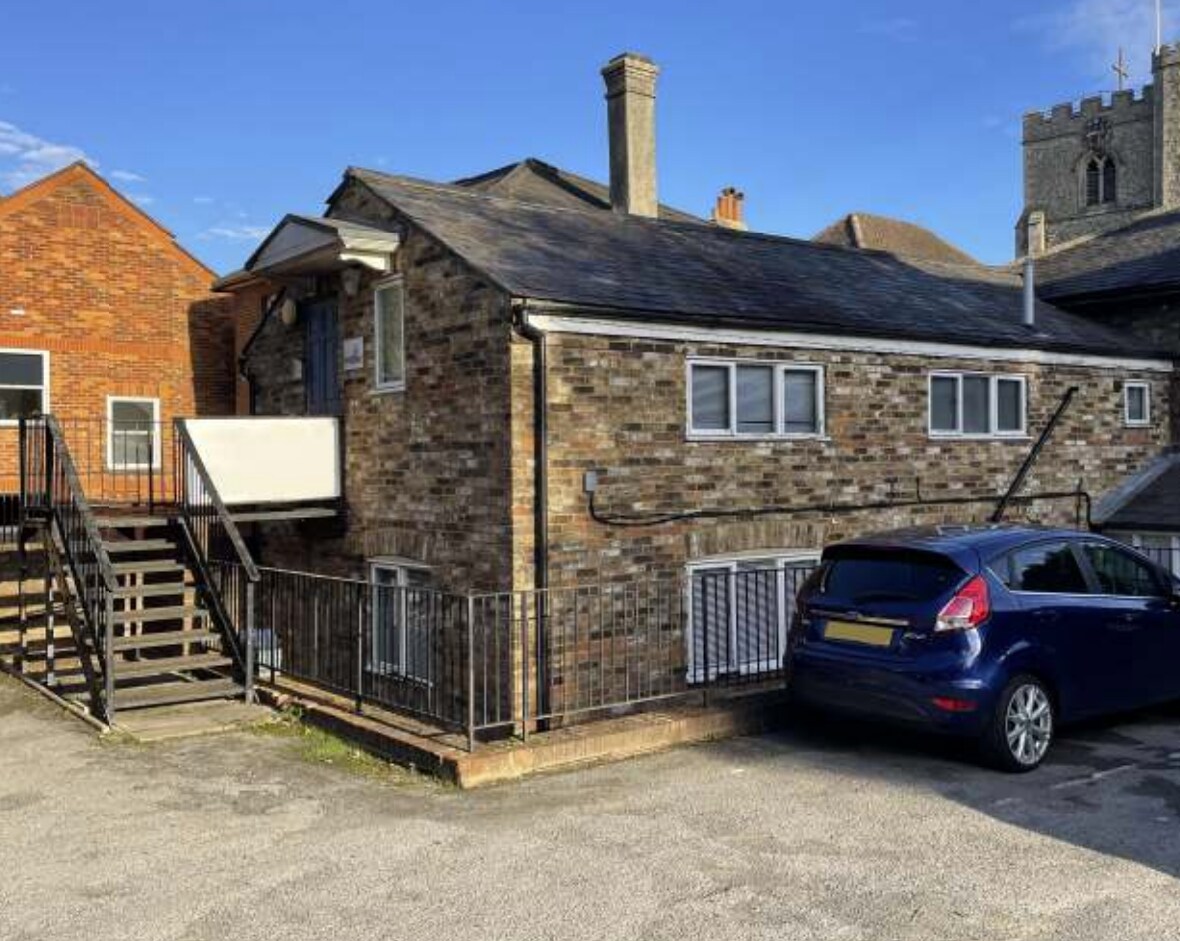 117 High St, Berkhamsted to rent Building Photo- Image 1 of 1