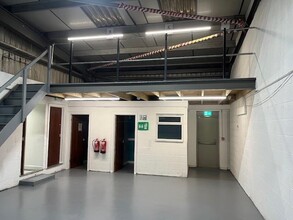 Bedwas House Industrial Est, Caerphilly for rent Interior Photo- Image 1 of 4