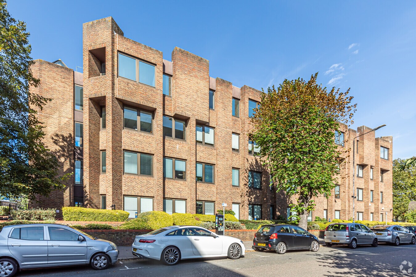 2743 Eastern Rd, Romford, RM1 3NH UK