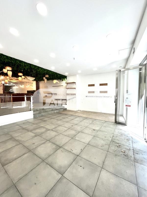 Retail in Marseille to rent Lobby- Image 1 of 8