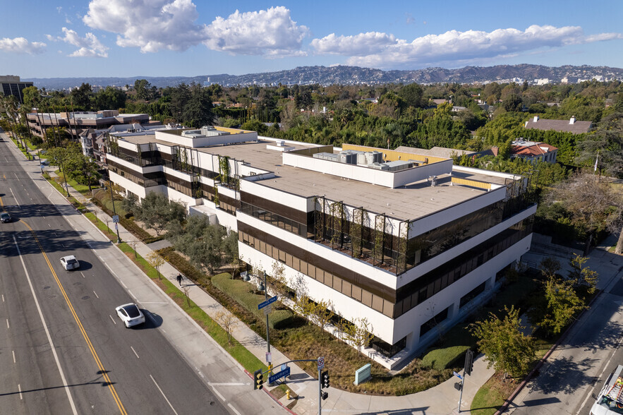 4525 Wilshire Blvd, Los Angeles, CA for rent - Building Photo - Image 2 of 9