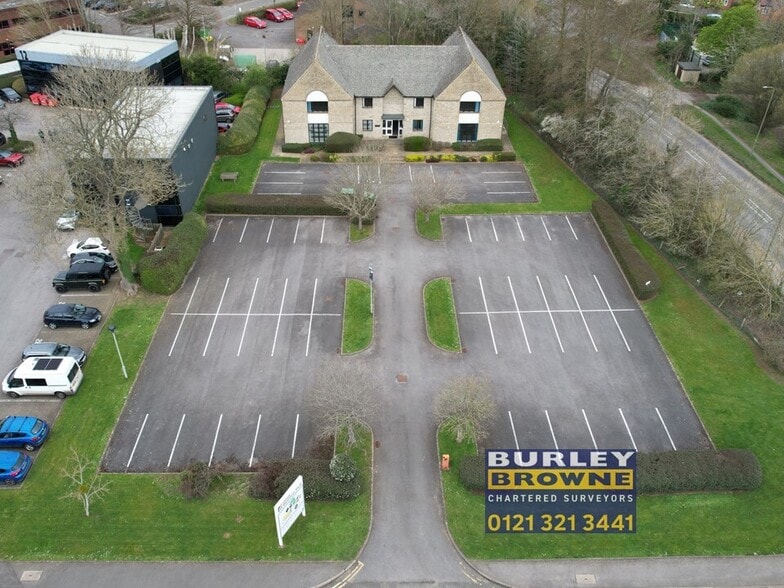 Stanton Harcourt Rd, Witney to rent - Building Photo - Image 1 of 13